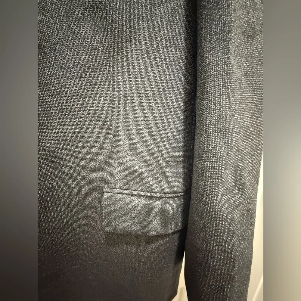 Hickey Freeman. Men’s Sportscoat. Gray Speckled Nailhead. Size 42R.